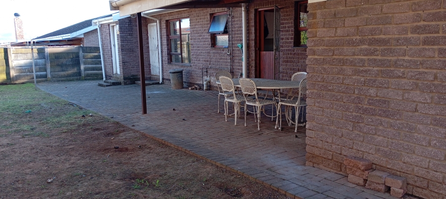 4 Bedroom Property for Sale in Strelitzia Park Eastern Cape